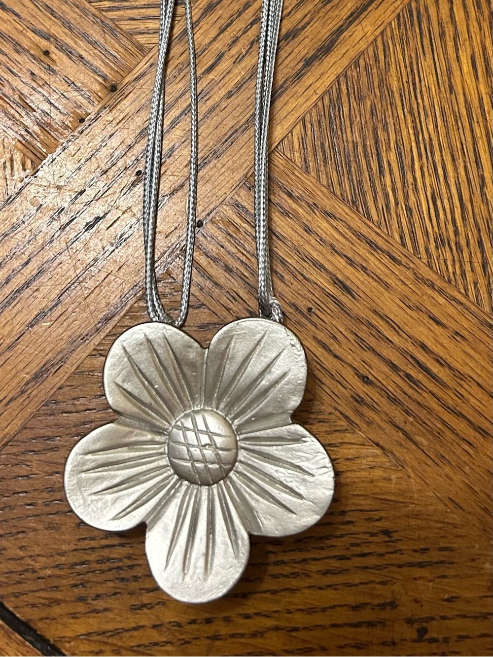 Silver Colored Flower Magnetic Curtain Tie (necklace, belt buckle, etc.)